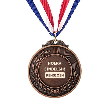 hoera eindelijk pensioen medaille 🥇🥈🥉