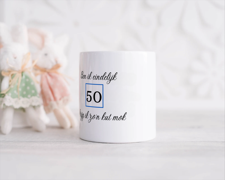 ben ik eindelijk 50 krijg ik zo'n kut mok Spaarpot